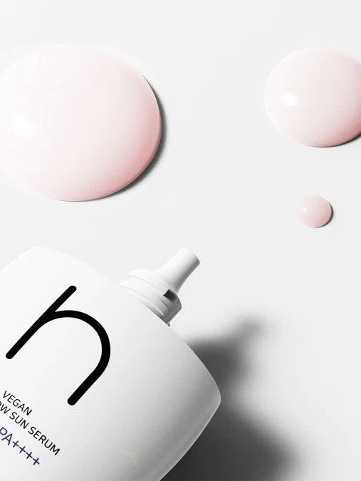 Hamél Aqua Glow Sun Serum SPF50+, protection UV élevée au camélia, teinte naturelle éclat lumineux