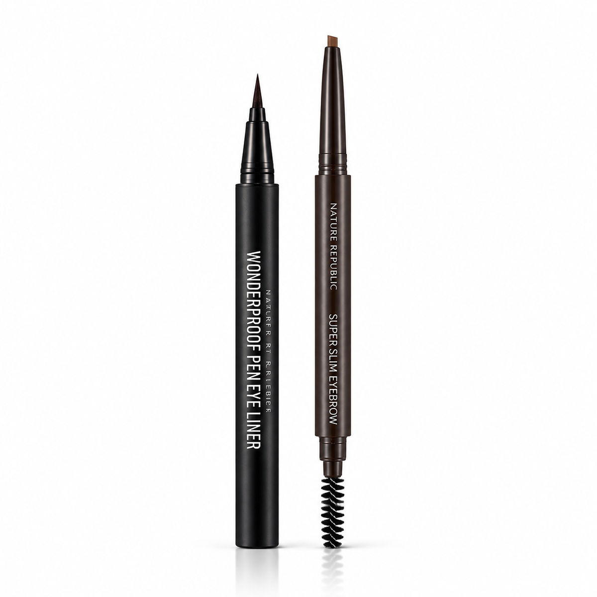 Duo Eyes Beauty of Majesty : eyeliner Wonderproof Pen Eye Liner et crayon à sourcils Super Slim Eyebrow, sur fond blanc