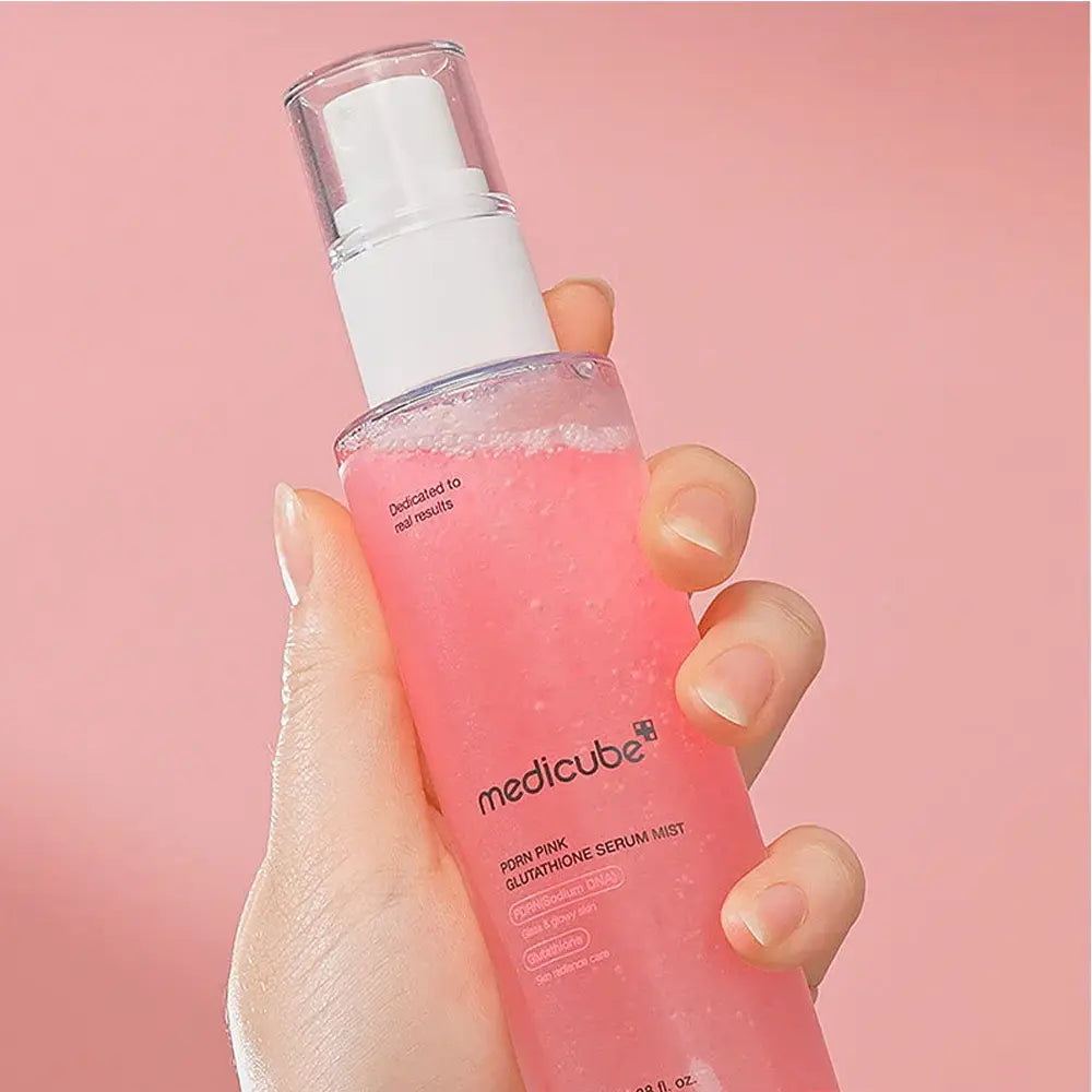 Brume Medicube PDRN Pink au glutathion, hydrate et ravive l'éclat de la peau terne