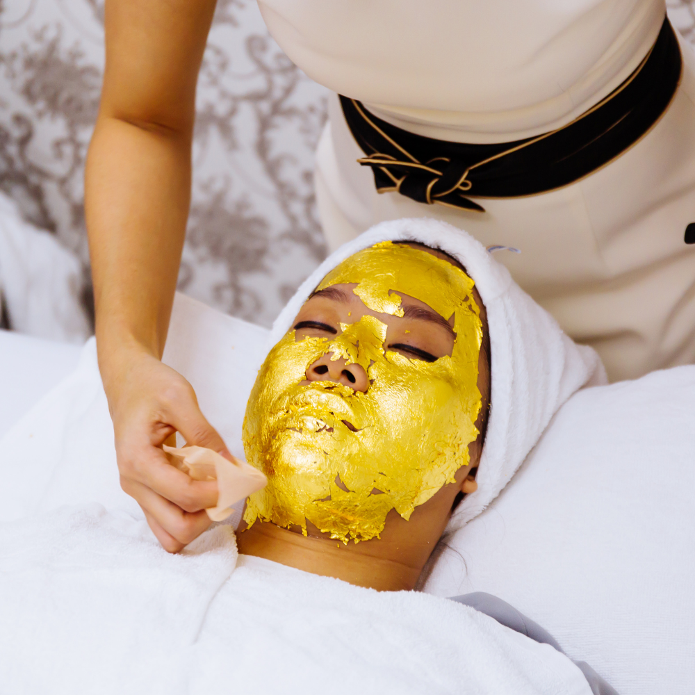 Soin sublime à l'or 24K en institut, soin visage aux feuilles d'or purifiant qui ravive l'éclat